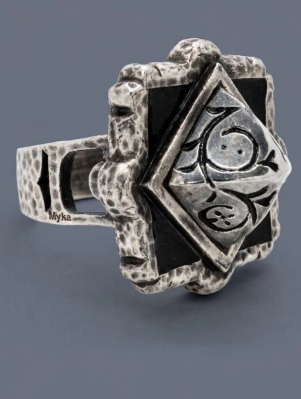 Myka Vintage Pyramid Statement Ring Size 7 Hammered Silver Tone Black Enamel C